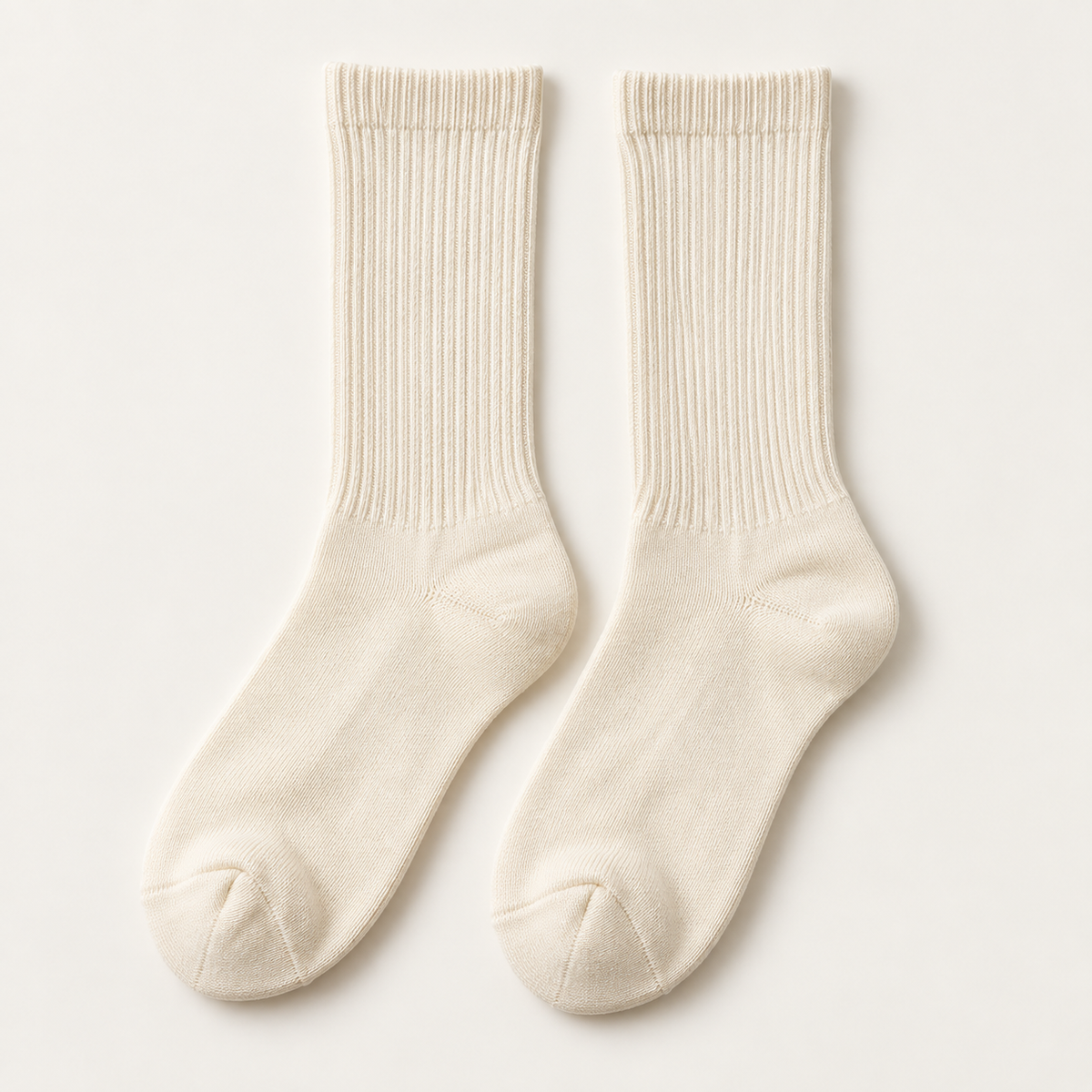 COMMON FORM Everyday Crew Socks in Cream