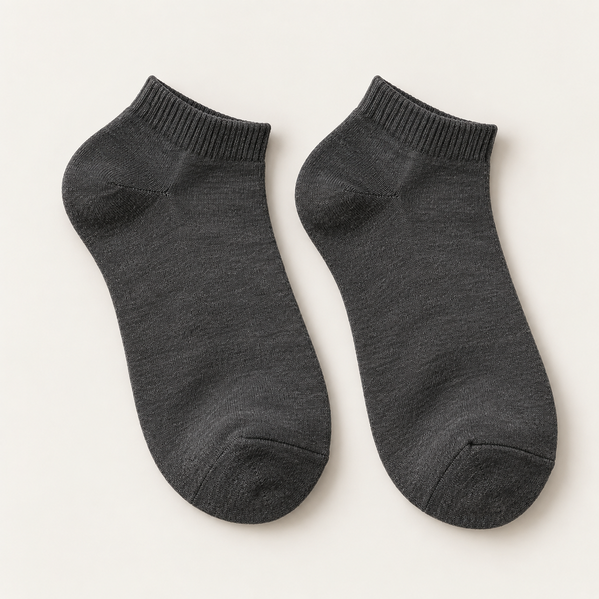 COMMON FORM Everyday Ankle Socks in Charcoal
